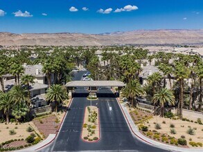 7115 S Durango Dr in Las Vegas, NV - Building Photo - Building Photo