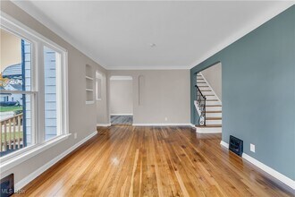 14705 Krems Ave in Maple Heights, OH - Building Photo - Building Photo