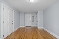 273 Athens St, Unit #1 in Boston, MA - Foto de edificio - Building Photo