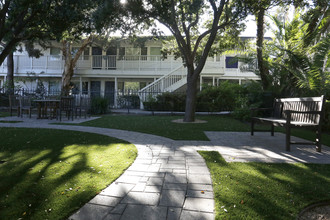 La Brezza in Santa Barbara, CA - Foto de edificio - Building Photo