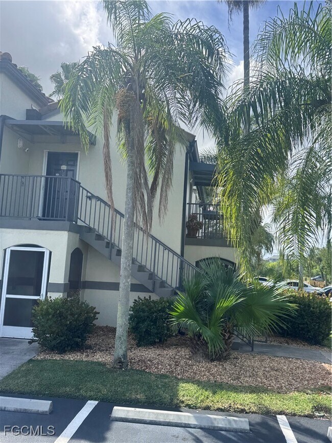 3421 Winkler Ave in Ft. Myers, FL - Foto de edificio - Building Photo