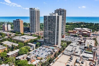 1636 N Wells St, Unit 2014 in Chicago, IL - Building Photo - Building Photo