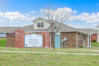 Cherokee Meadows in Tulsa, OK - Foto de edificio - Building Photo