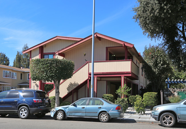 396-420 Chumalia St in San Leandro, CA - Building Photo - Building Photo