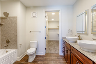 Carson Street Towers in Overland Park, KS - Building Photo - Interior Photo