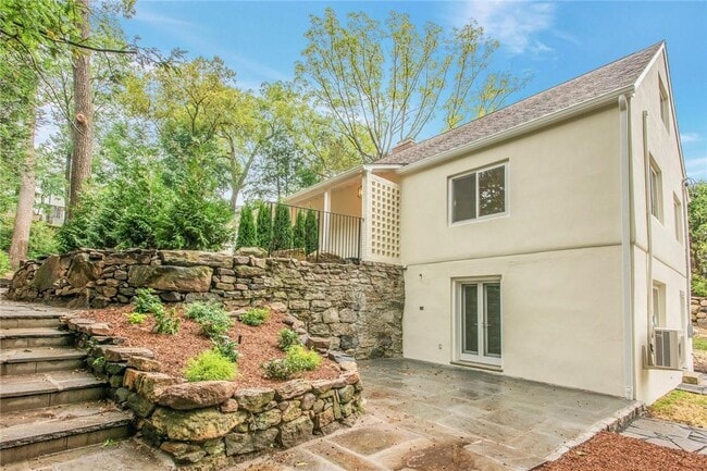 131 Popham Rd in Scarsdale, NY - Building Photo - Building Photo