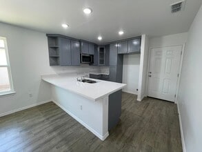 1525 Estudiantes Dr in Laredo, TX - Building Photo - Building Photo