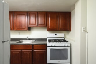 Penzel Manor Apartments in Upper Darby, PA - Foto de edificio - Building Photo