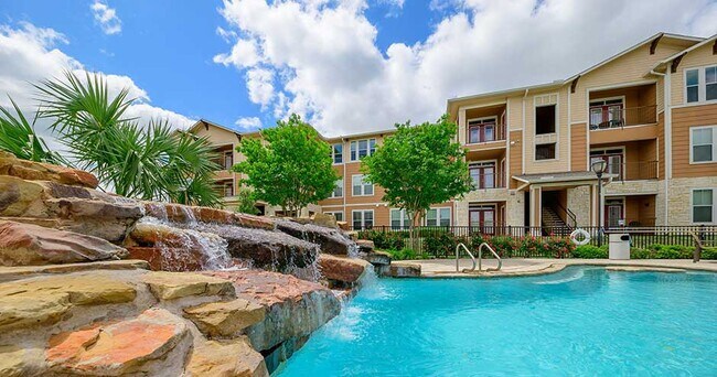 Parkway Grande Apartment Homes in San Marcos, TX - Building Photo - Building Photo