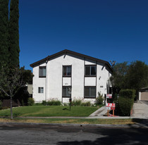 711 E Tujunga Ave Apartments