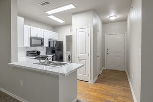 RETREAT AT NORTH BLUFF in Austin, TX - Building Photo