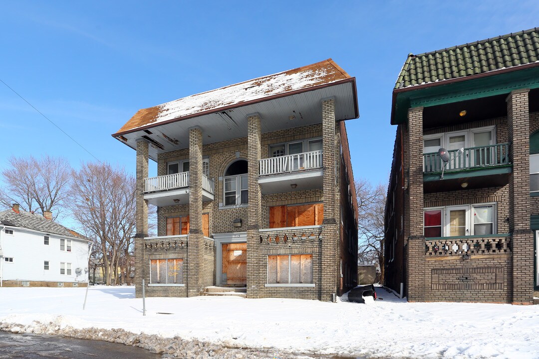 715 E 124th St in Cleveland, OH - Building Photo