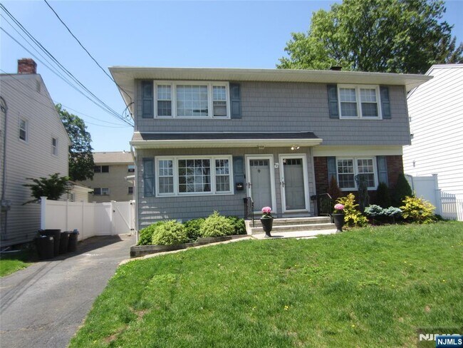 property at 423 Leonhardt Dr