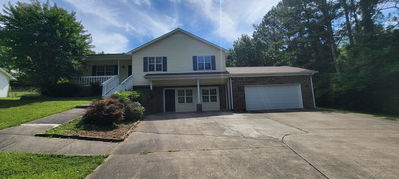 968 Littlejohn Rd in Jacksonville, AL - Building Photo