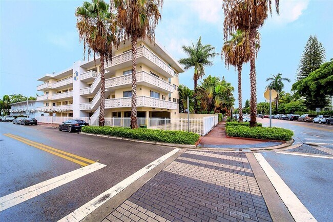 900 Euclid Ave, Unit 23 in Miami Beach, FL - Foto de edificio - Building Photo