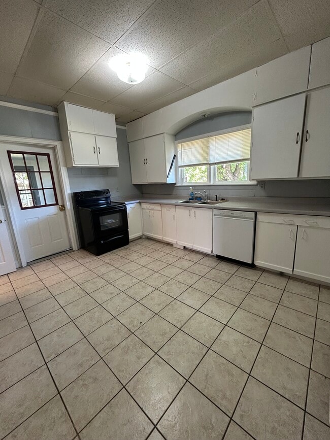 500 W Walnut St in Fairbury, IL - Building Photo - Building Photo