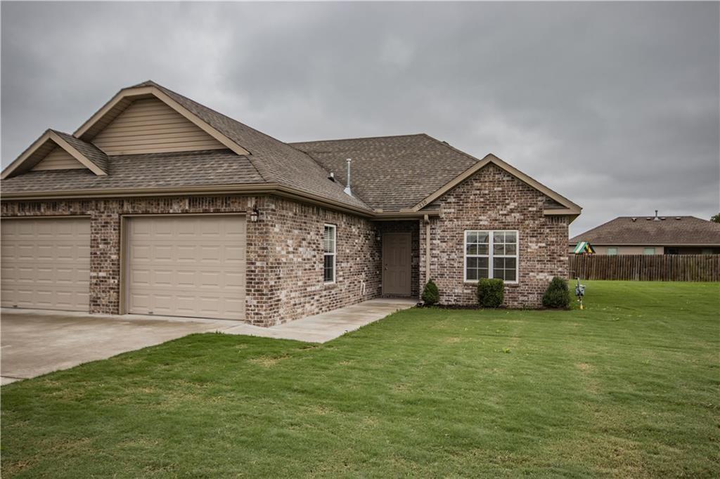 1230 Marigold Rd in Centerton, AR - Building Photo