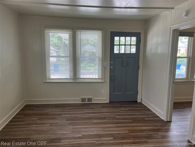 8242 Maxwell Ave in Warren, MI - Building Photo - Building Photo