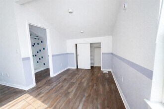 212 Lessin Ln in Austin, TX - Foto de edificio - Building Photo