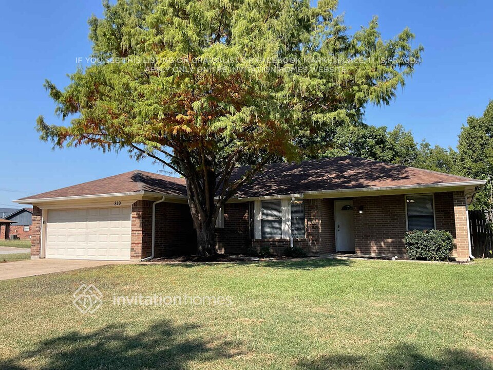 820 Judith St in Burleson, TX - Building Photo