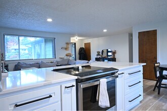 3107 NW Lakeridge Dr in Vancouver, WA - Building Photo - Building Photo