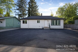 2329 Mouldstade Rd in Abbotsford, BC - Building Photo