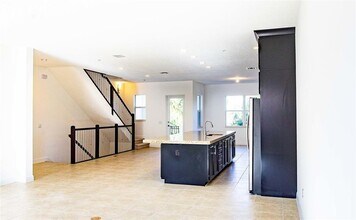 1759 NW 124th Way in Pembroke Pines, FL - Foto de edificio - Building Photo