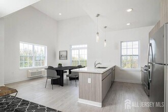 175 Quincy Ct, Unit A205 in Perth Amboy, NJ - Building Photo - Building Photo