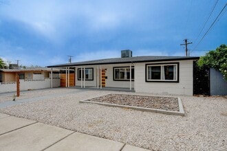 2217 Santa Paula Dr in Las Vegas, NV - Building Photo - Building Photo