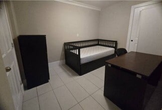 4827 Canada Way in Burnaby, BC - Building Photo - Building Photo