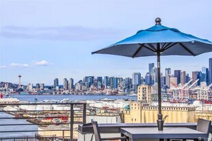 2064 SW Charlestown St in Seattle, WA - Building Photo