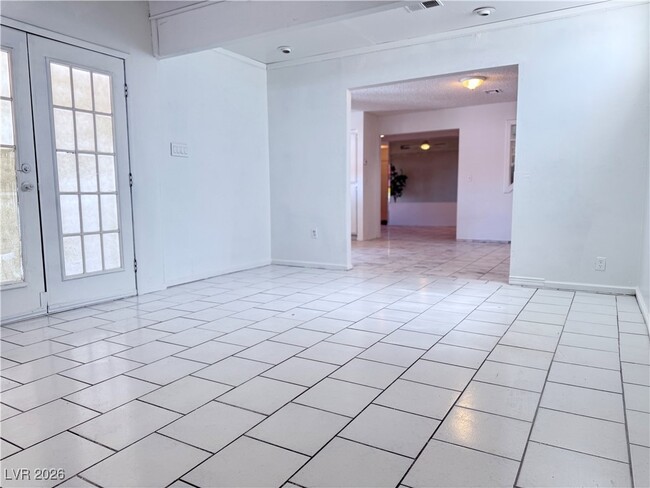 5600 Grossmont Ave in Las Vegas, NV - Building Photo - Building Photo