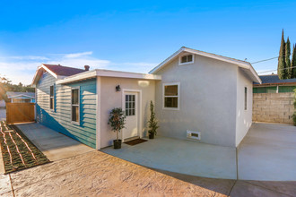 Duplex Farmhouse in Los Angeles, CA - Building Photo - Other