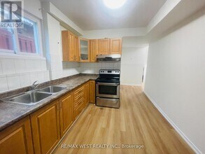 82 Dafoe Crescent in Brampton, ON - Building Photo - Building Photo