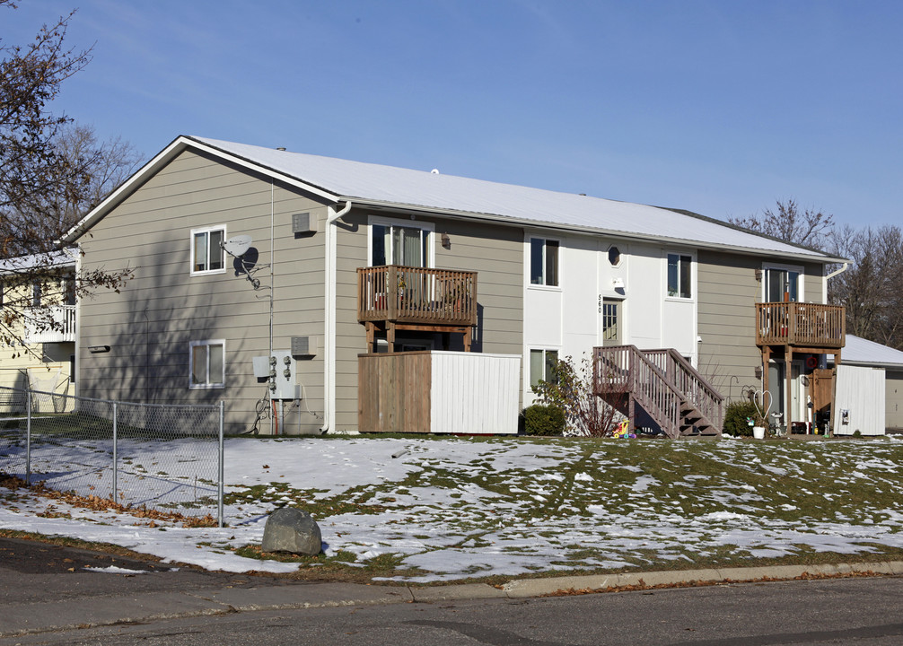 560 Whispering Ln in Hastings, MN - Building Photo