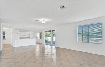 1042 Sunflower Cir in Weston, FL - Building Photo - Building Photo