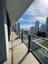 68 SE 6th St, Unit 2302 in Miami, FL - Building Photo - Building Photo