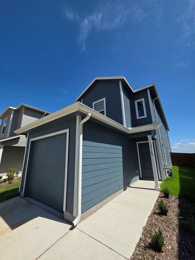 12160 Morgan Dr in Aubrey, TX - Building Photo - Building Photo