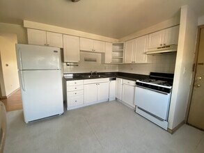 6441 W Higgins Ave in Chicago, IL - Building Photo - Building Photo