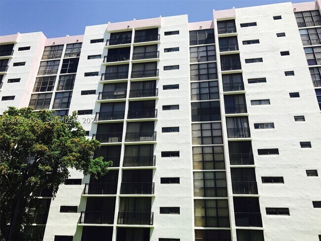 property at 17121 N Bay Rd
