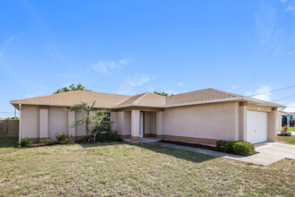1402 SW 39th Terrace in Cape Coral, FL - Building Photo - Building Photo