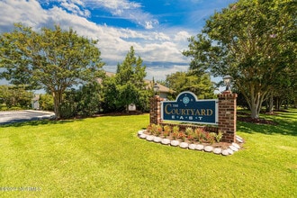 702 Courtyard E in Beaufort, NC - Building Photo - Building Photo