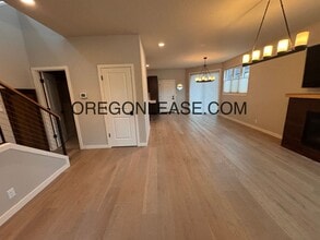 2992 Lord Byron Pl in Eugene, OR - Building Photo - Building Photo