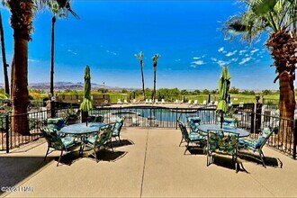 777 Harrah Way in Lake Havasu City, AZ - Foto de edificio - Building Photo