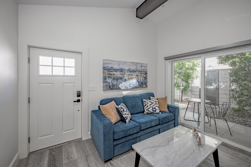 5644 Stansbury Ave in Los Angeles, CA - Building Photo