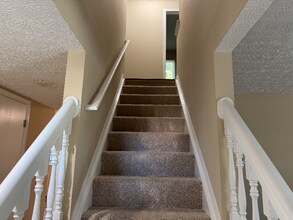 7726 Farmsbury Dr in Reynoldsburg, OH - Building Photo - Building Photo