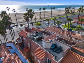 1314 Pacific Coast Hwy in Huntington Beach, CA - Building Photo - Building Photo