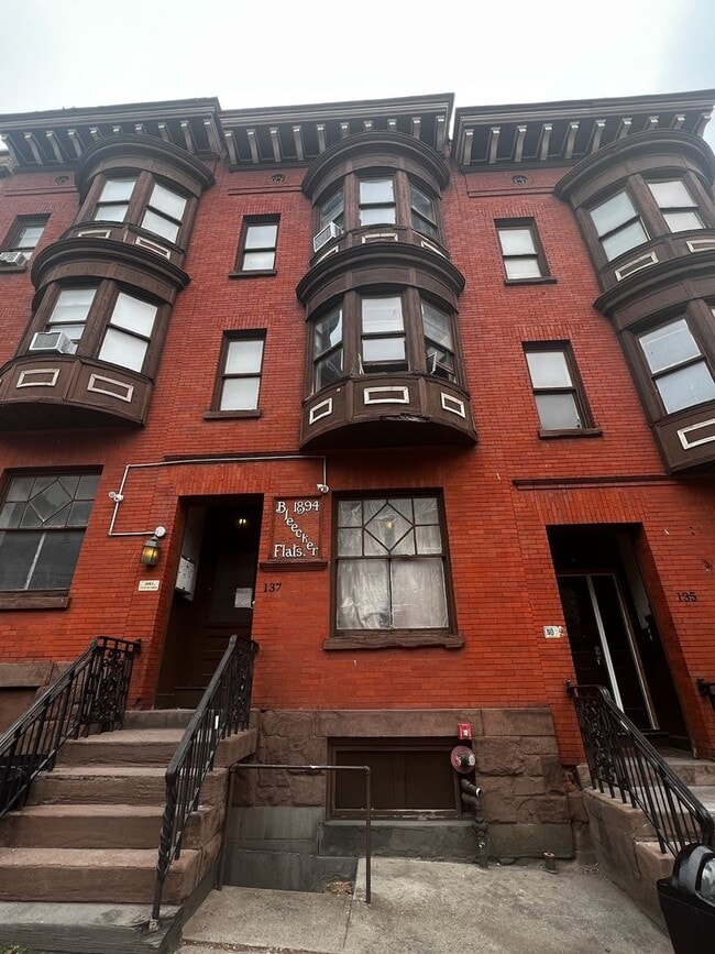 135 Madison Ave in Albany, NY - Building Photo - Building Photo
