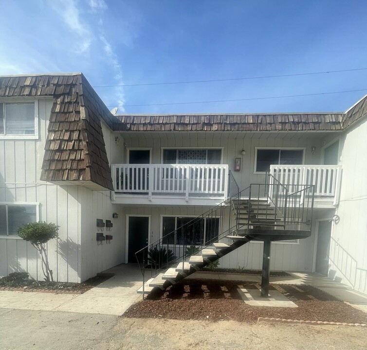 211 W Orange St in Santa Maria, CA - Building Photo