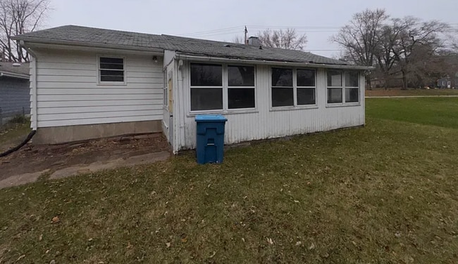 912 Chicago Ave in Dixon, IL - Foto de edificio - Building Photo